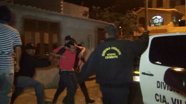 Nuevo Chimbote: intervienen a 3 sujetos e incautan revólver en peña "El Tumbao"