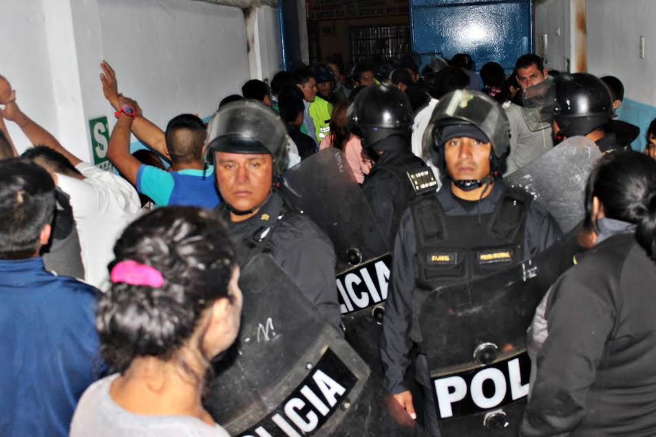 Chimbote: propietarios de local retienen a clientes para evitar intervención