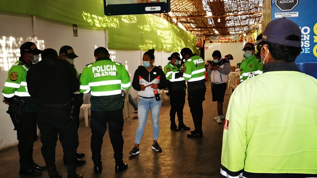 Intervienen fiesta clandestina en cevichería Fanny de “La Victoria” en Chimbote
