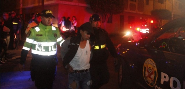 Vecinos atrapan a sujeto que había asaltado a una mujer en la urbanización 21 de Abril, en Chimbote
