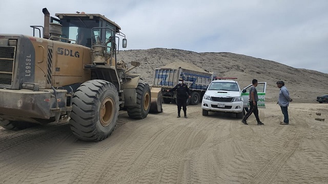 Intervienen ilegal actividad de extracción de agregados en tierras de Chinecas