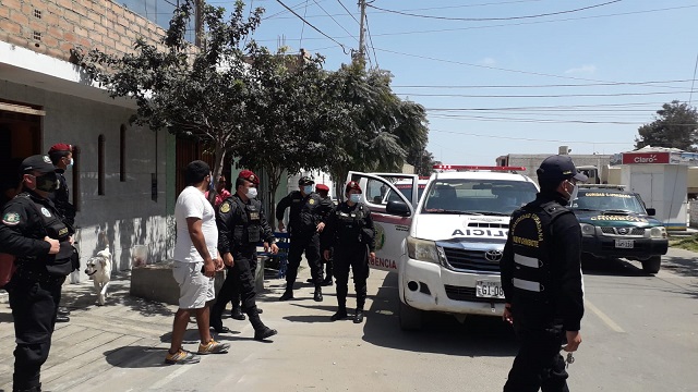 Siete sujetos toman licor en la vía pública y en toque de queda en Nuevo Chimbote (VIDEO)