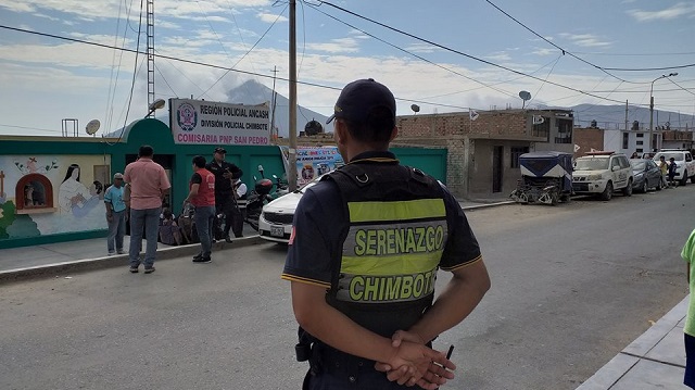 Intervienen a pareja con kilo y medio de droga en distrito de Coishco, vecinos trataron de impedir labor policial