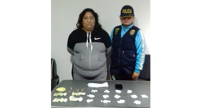 Intervienen a mujer que escondía en su brasier 130 envoltorios de Pasta Básica de Cocaína en Chimbote