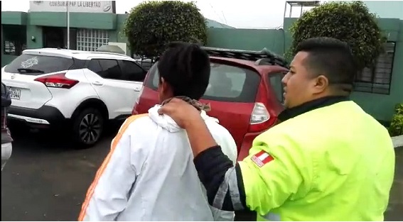 Sujeto fue intervenido por presuntamente haber robado la bicicleta de una joven en Chimbote