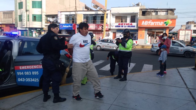 Intervienen a sujeto que realizaba disturbios en el Camal Municipal de Chimbote