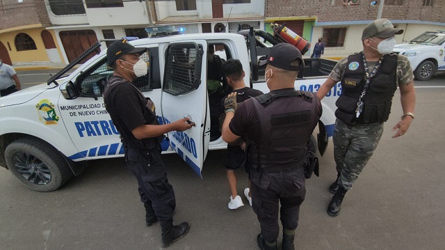 Adolescente fue atrapado con réplica de pistola que usaba para sus fechorías en Nuevo Chimbote