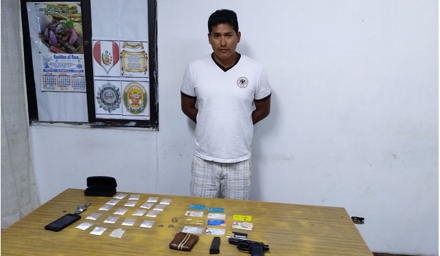 Policías intervienen a sujeto con una pistola y 16 bolsitas de clorhidrato de cocaína en Nuevo Chimbote