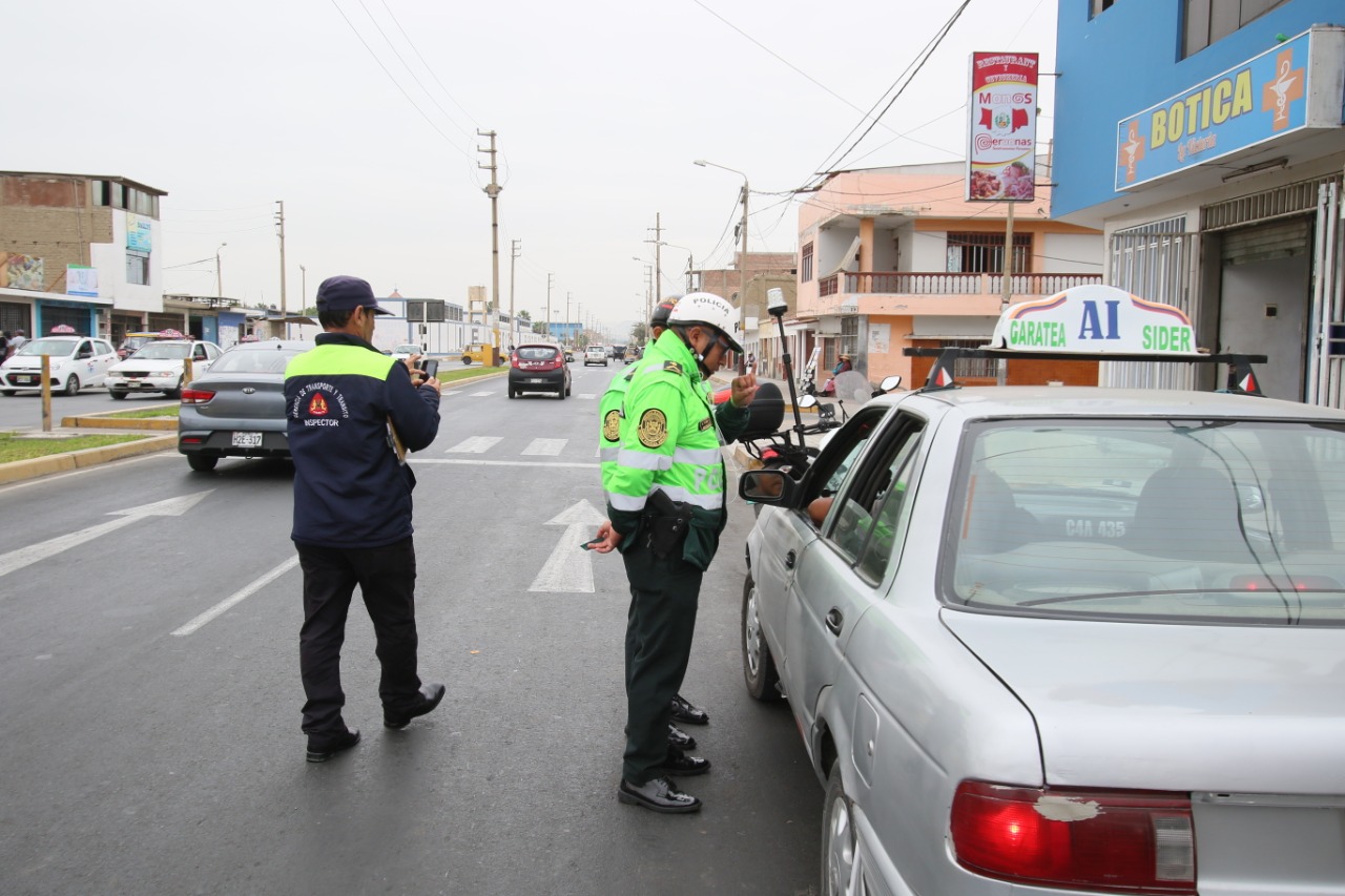  Municipio intervino vehículos ‘piratas’ que circulaban en varios puntos de Chimbote