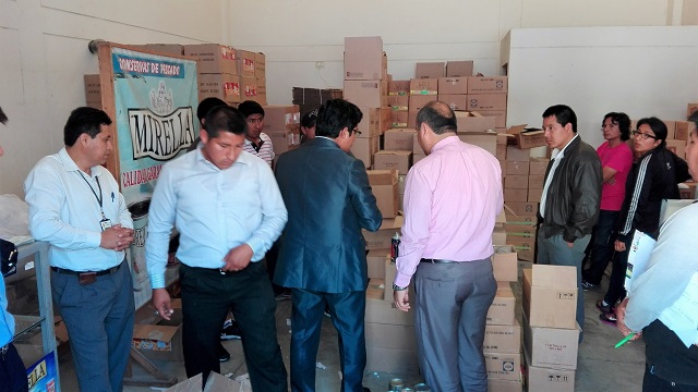 Iban a cambiar etiquetas a más de mil cajas de conservas de los programas sociales para venderlos en Chimbote