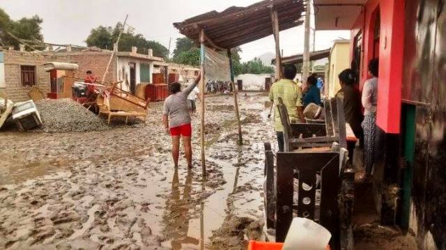 Santa: Canal de regadío se desborda en Tambo Real y derrumba 7 viviendas de adobe