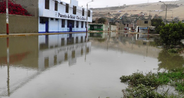 Veinte viviendas se inundan en "La Unión" por desborde de canal 