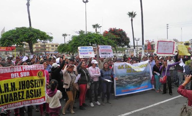  Invasores exigen lotización y candidatos aprovechan para  mostrar su “apoyo”