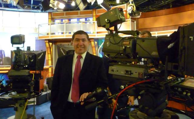 Periodista Ítalo Jiménez retorna a la televisión con “Punto y Aparte”