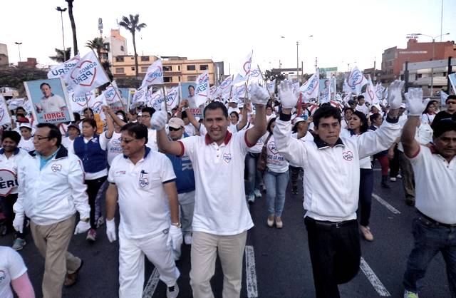 Congresista Fernando Andrade lideró caravana de Somos Perú en Chimbote