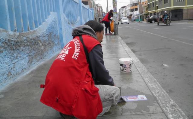 Chimbote: agrupaciones políticas colocan propaganda a un día de las elecciones