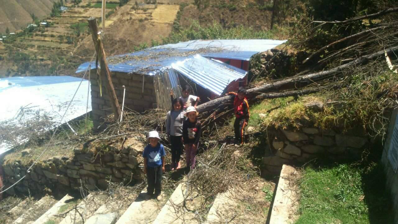 Jimbe: lluvias y vientos huracanados derriban postes y techos de viviendas en cinco centros poblados 