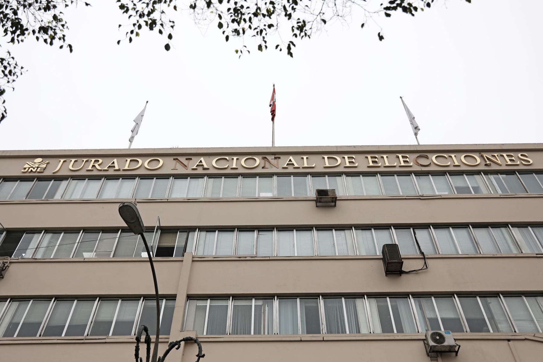 JNE exhortó a autoridades a respetar el cumplimiento de las normatividad de neutralidad electoral