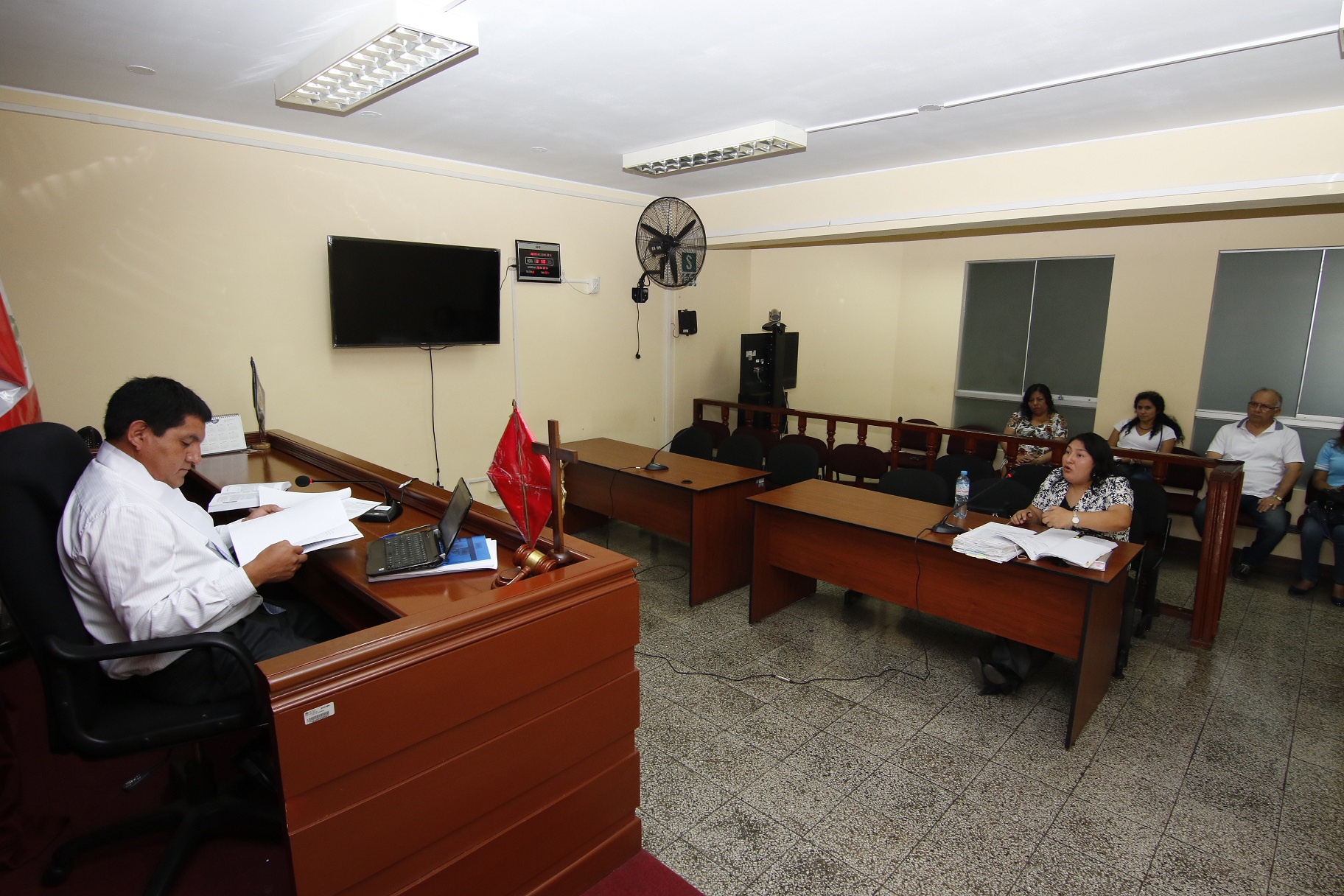 Declaran infundado archivamiento de caso por cobro indebido contra Luis Arroyo Rojas