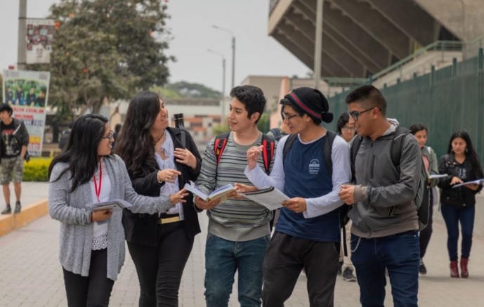 Más de 5,300 becas de inglés para estudiantes de universidades públicas 