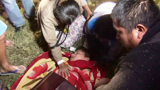 Serenos ayudan a controlar a joven que atacó a su familia