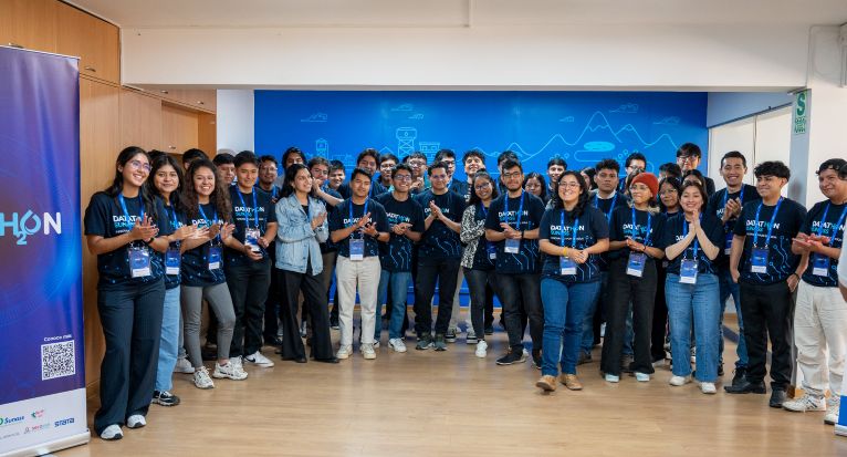 Estudiantes de trece universidades participaron en primer concurso de manejo de datos en el agua potable