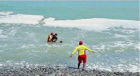 Chimbote: Rescatan a un niño de 11 años cuando era arrastrado por las corrientes de resaca en “Besique”