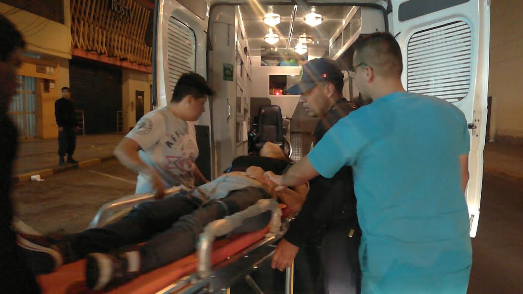 Chimbote: joven que perdió el conocimiento en la vía pública es auxiliada por serenos