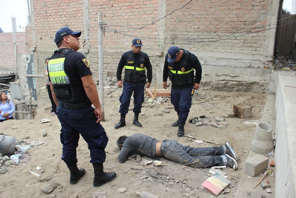 Chimbote: joven cae de muro de tres metros y solo presenta golpes en el cuerpo