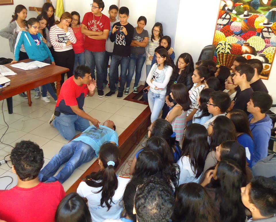 “Quién no vive para servir, no sirve para vivir”