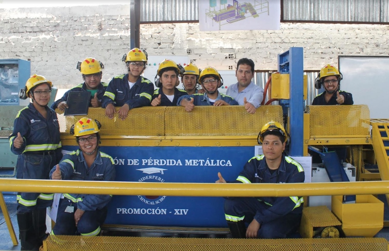 Jóvenes chimbotanos realizan proyectos de innovación con tecnología de punta