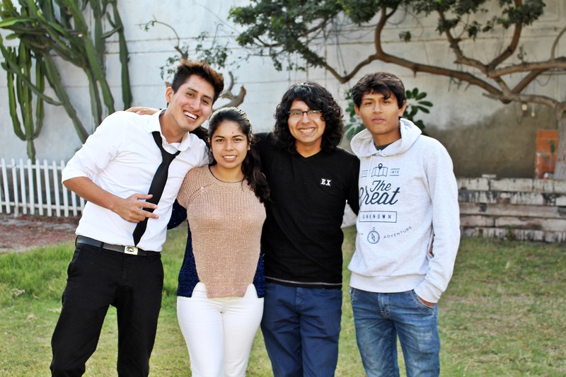 Jóvenes emprendedores chimbotanos crean plataforma web de ciencias para escolares