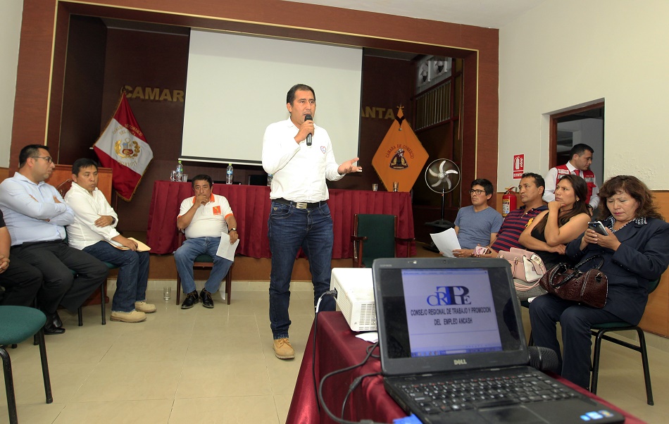Candidatos exponen propuestas en foro sobre reactivación de la economía de Áncash  