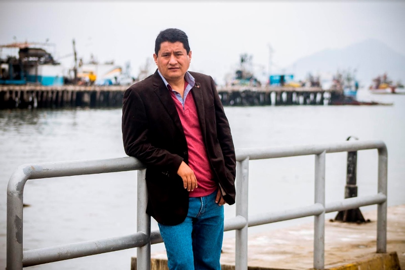 Poeta chimbotano Juan Carlos Lucano presenta poemario en la FIL de Lima