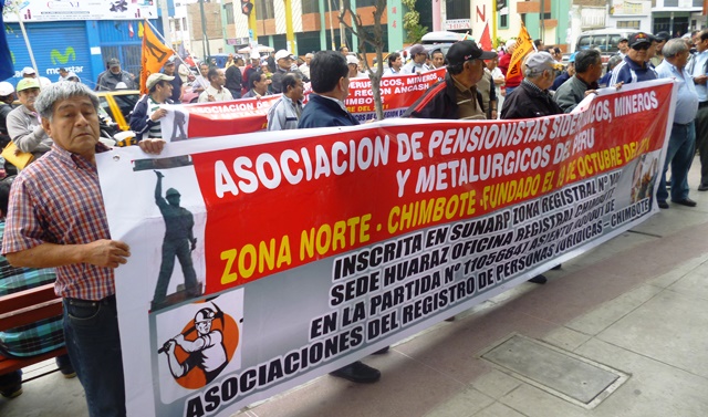 Jubilados de Siderperú exigen pago de pensiones del fondo minero
