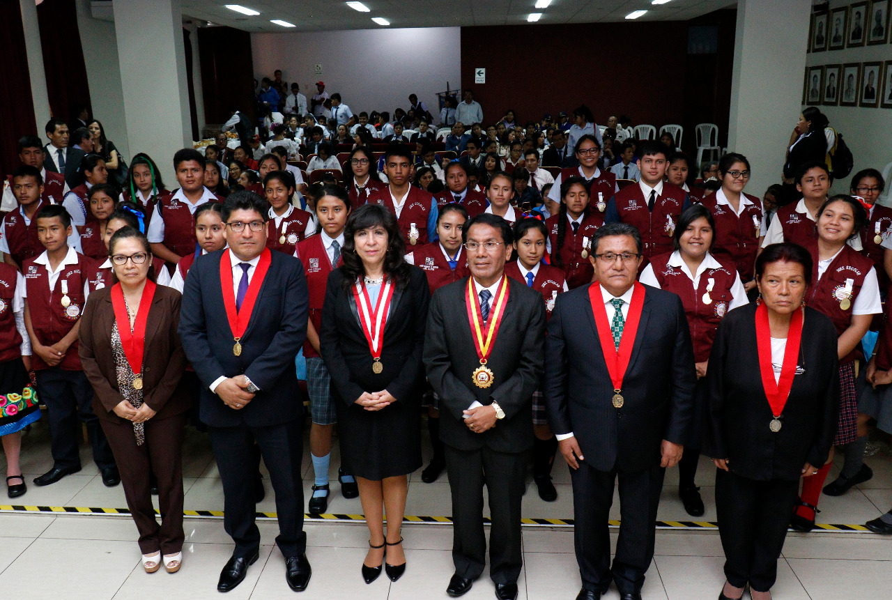 Jueza Suprema Janet Tello juramentó a 31 jueces escolares de la provincia del Santa