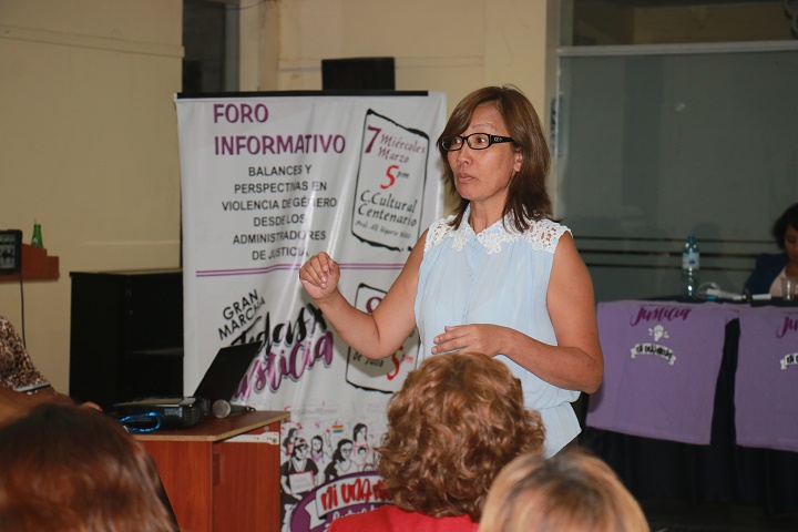 Jueza de Familia expuso en foro convocado por colectivo "Ni una menos Chimbote"