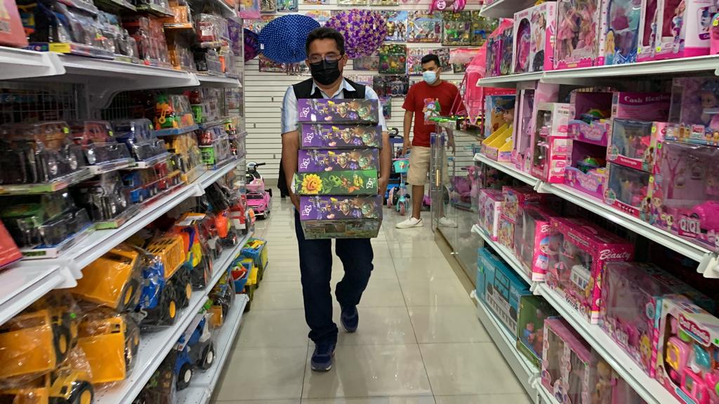 Multan a propietario e incautan juguetes de céntrico local por no contar con autorización sanitaria  