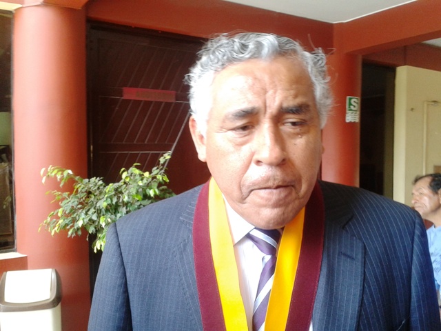 Chimbote: Alcalde provisional Julio Cortez dice que regidor Santos Paredes se opone a todo 