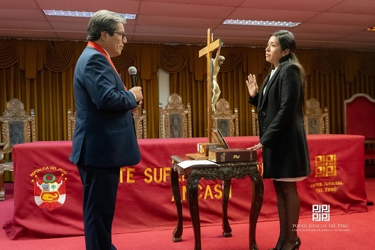 Titular de la Corte de Justicia de Áncash juramentó a la nueva Prefecta regional   
