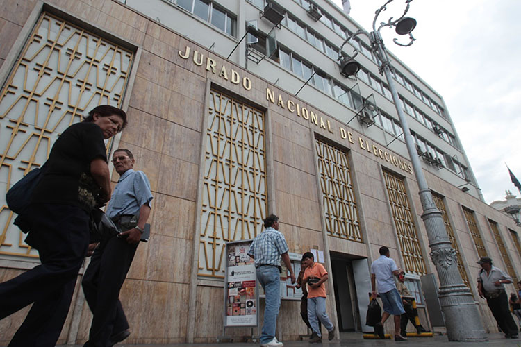 Candidatos que quieran cambiarse de partido para postular deben renunciar antes del 10 de setiembre