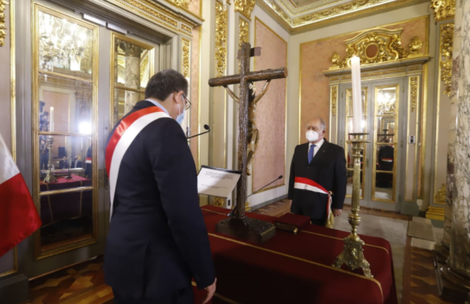 Ántero Flores-Aráoz juró como presidente del Consejo de Ministros