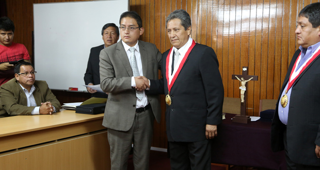 Exalcade de Casma juramentó hoy como consejero regional de Áncash