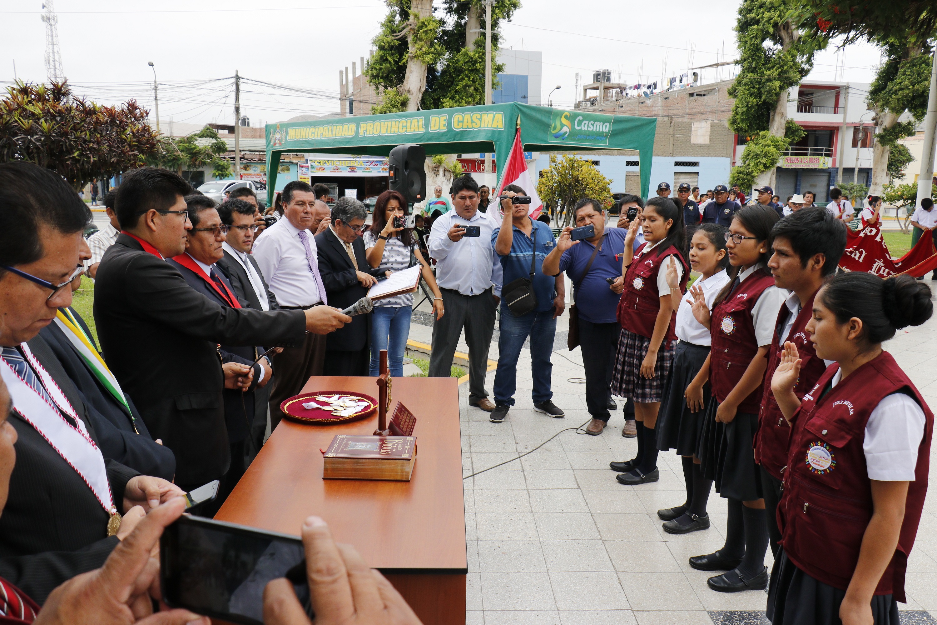 Casma: juramentan a 21 jueces de paz escolar para prevenir bullyng en los colegios