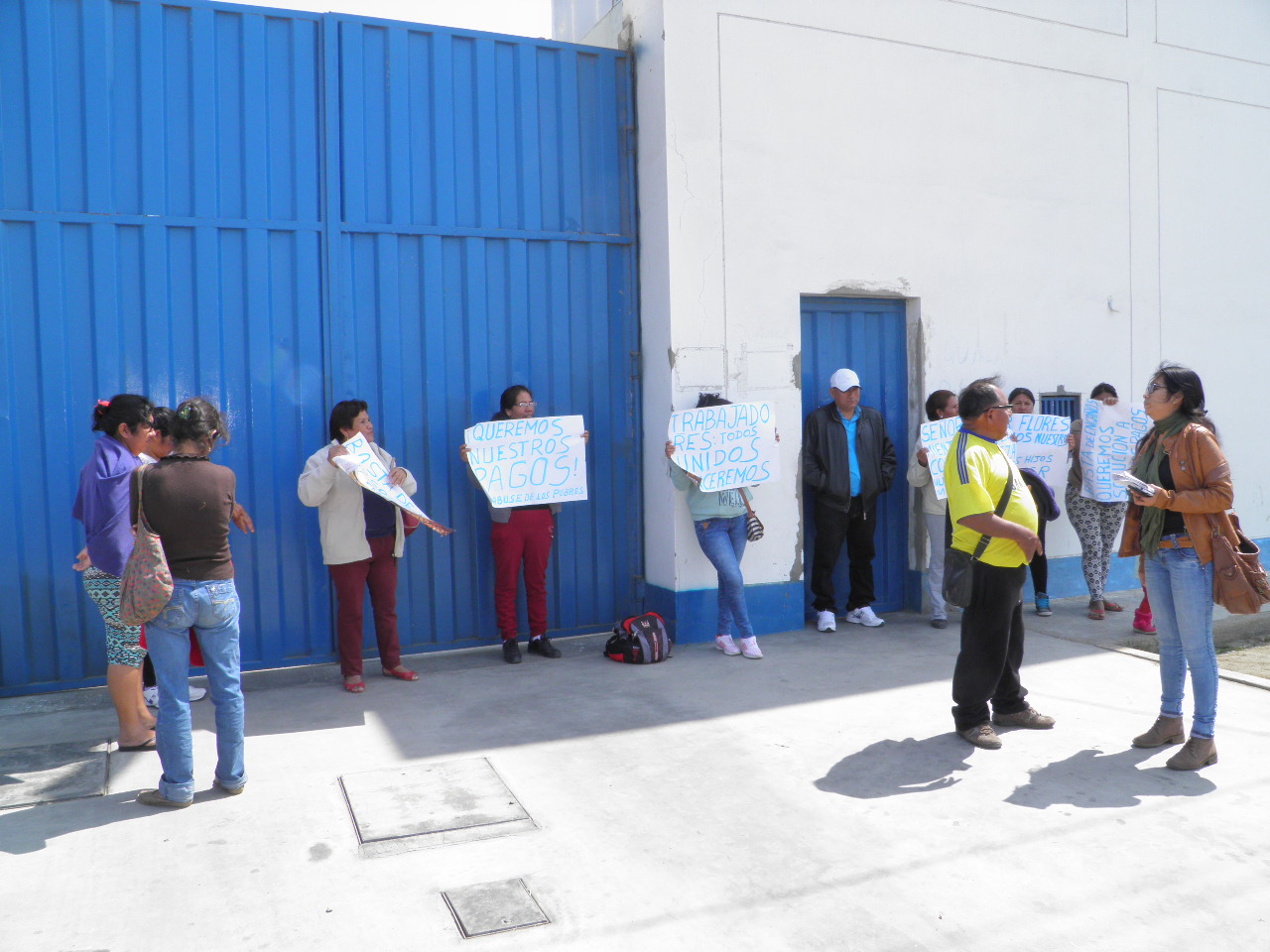 Chimbote: trabajadores de la pesquera Quiaza protestan por falta de pagos 