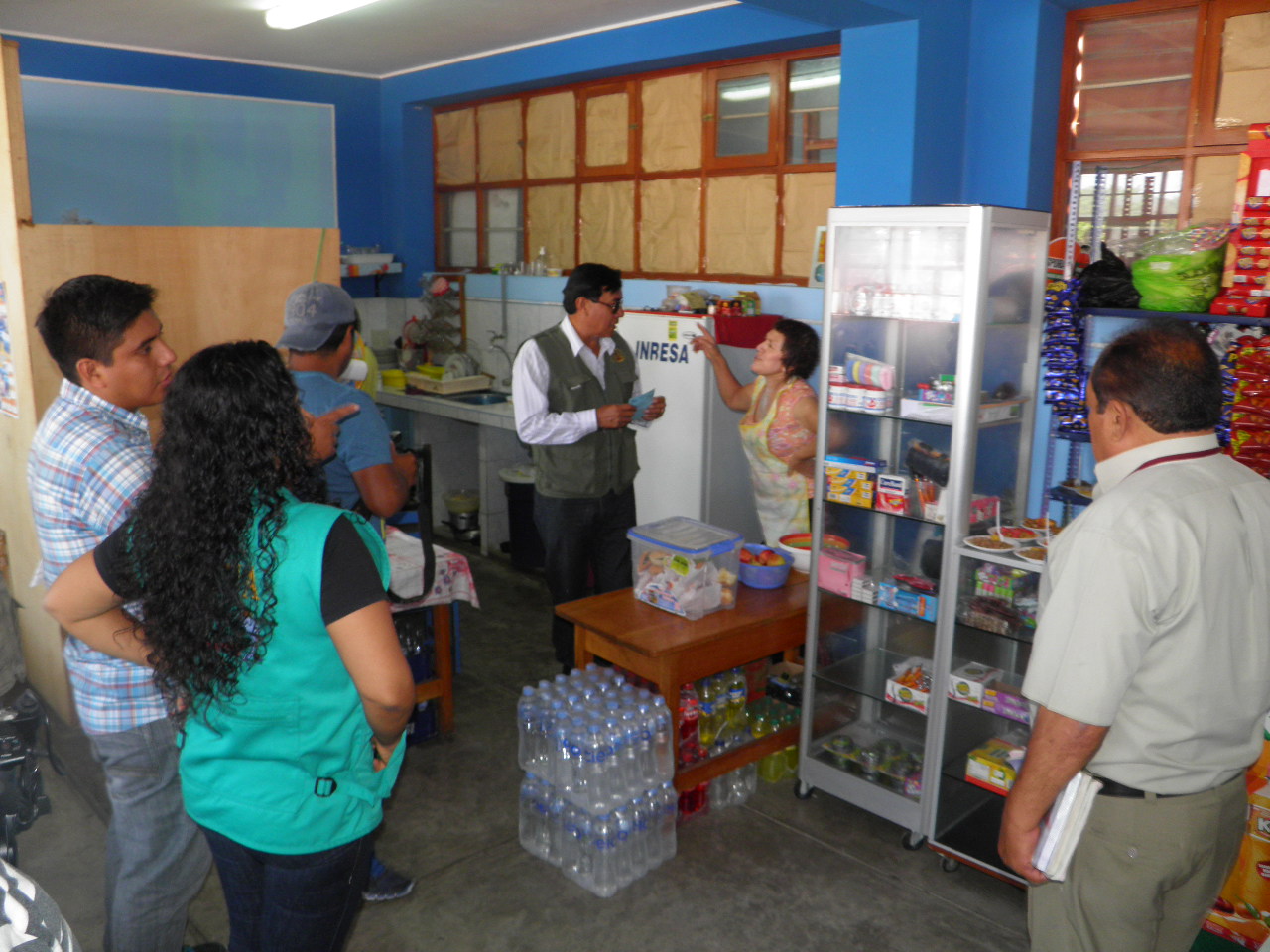 Chimbote: kioscos de colegios persisten en venta de productos prohibidos 