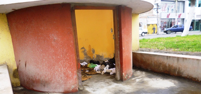 Kioscos de la avenida Pardo convertidos en baños públicos