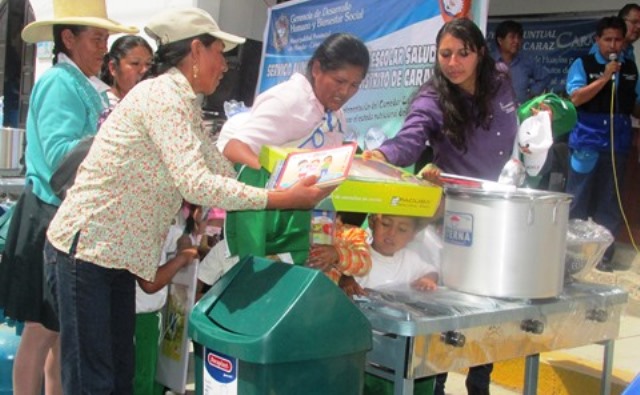Municipio de Huaylas entregó implementos de cocina a 53 colegios