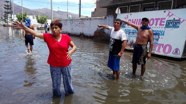 Pueblo “La Balanza” quedó inundado tras lluvia torrencial en Chimbote, 50 viviendas afectadas