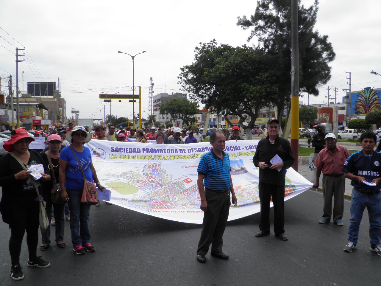 Chimbote: Padre Juan Davis lidera movilización para construcción de hospital La Caleta en “Dos de Mayo”